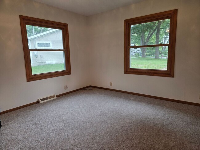Building Photo - 6015 Aspen Rd