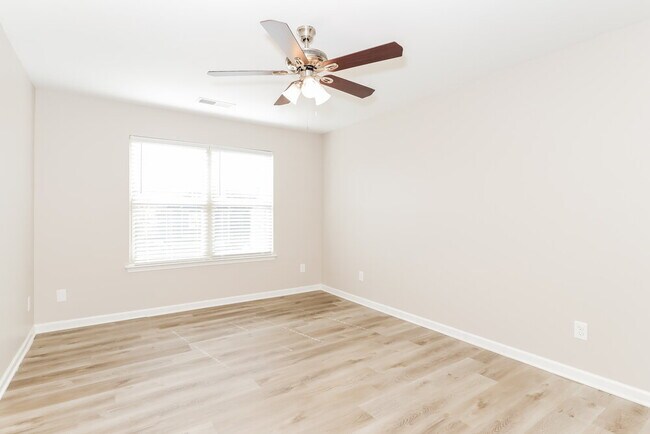 Building Photo - 262 Stillwood Dr