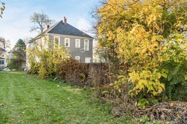 Building Photo - 360 N Garfield Ave