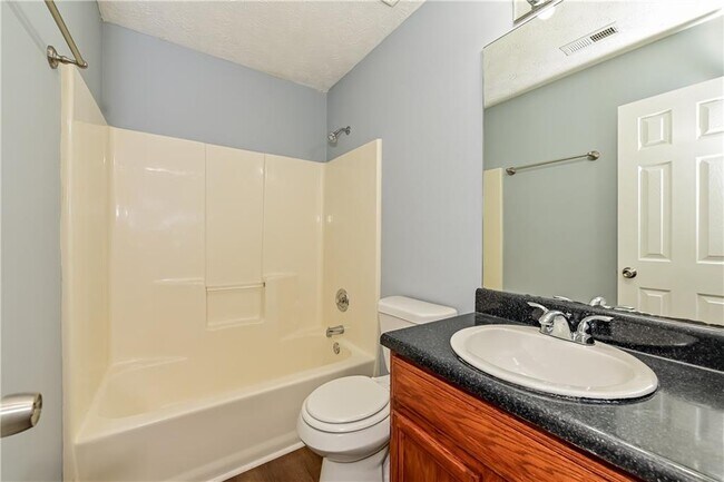 Building Photo - 5986 Creekside Dr