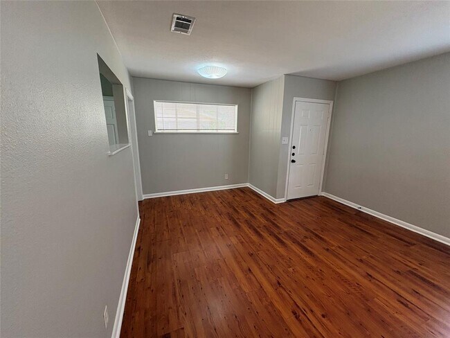 Building Photo - 1307 Corona Dr