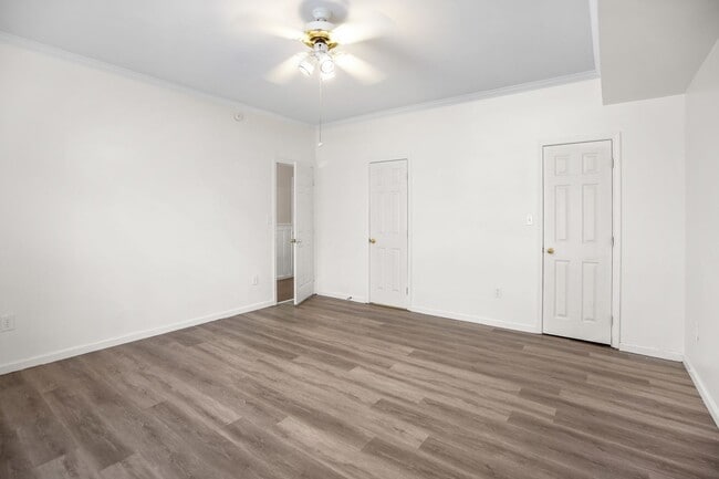 Building Photo - 4 Bedroom 2 Bath Townhouse in Pelham