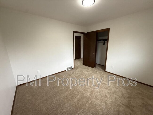 Building Photo - 8150 S 88th St
