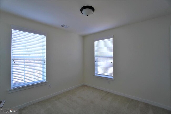 Building Photo - 13 Jessop Ln