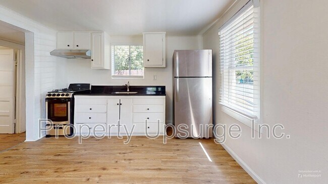 Primary Photo - 4566 Virginia Ave