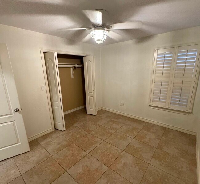 Building Photo - 212 Sandhill Oak Dr