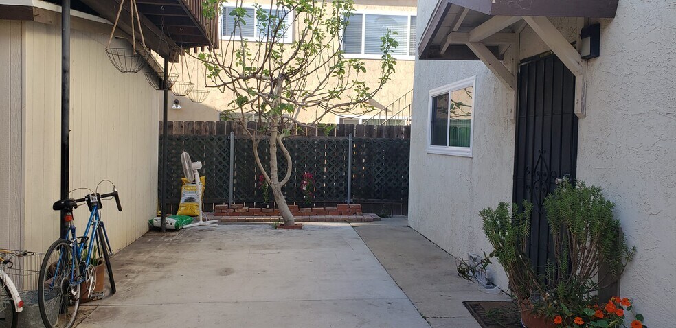 Building Photo - 4554 40th St