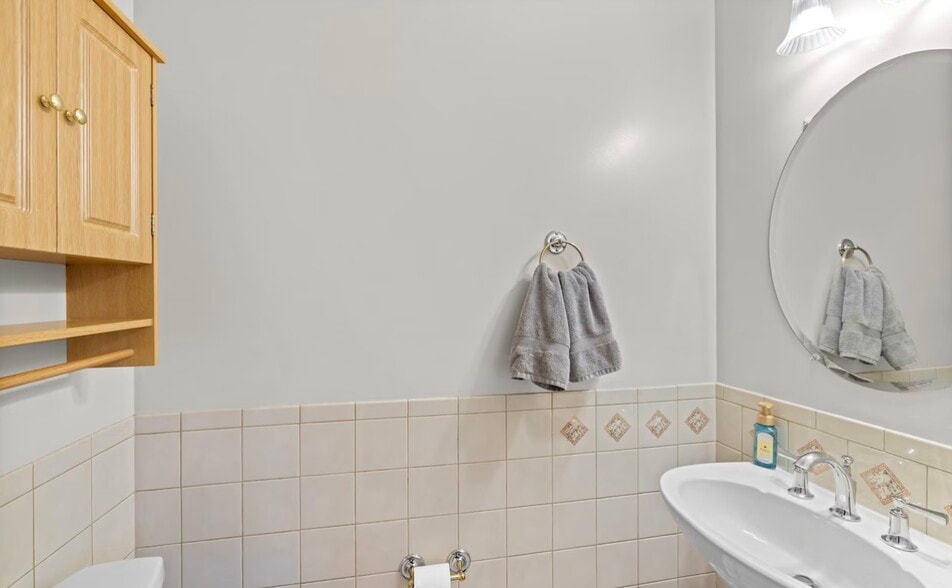 Building Photo - 5714 Silk Tree Dr