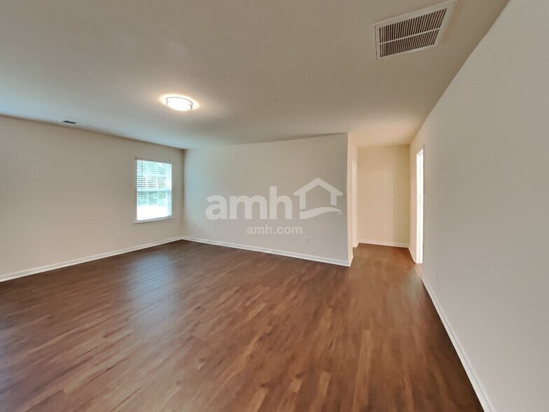 Building Photo - 128 Eden Ave