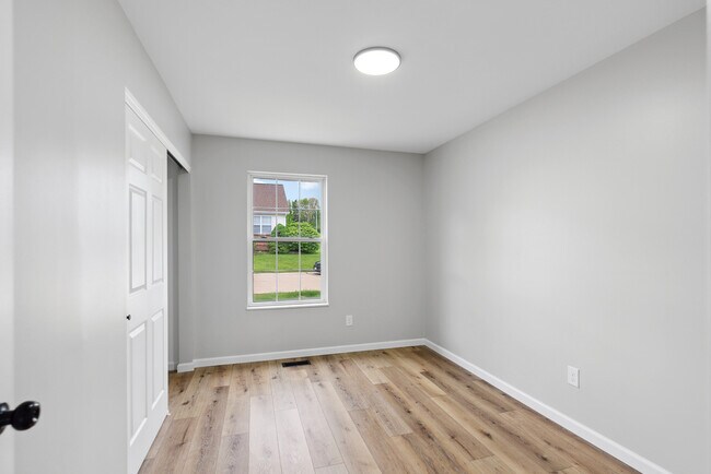Building Photo - 103 Village Circle Dr