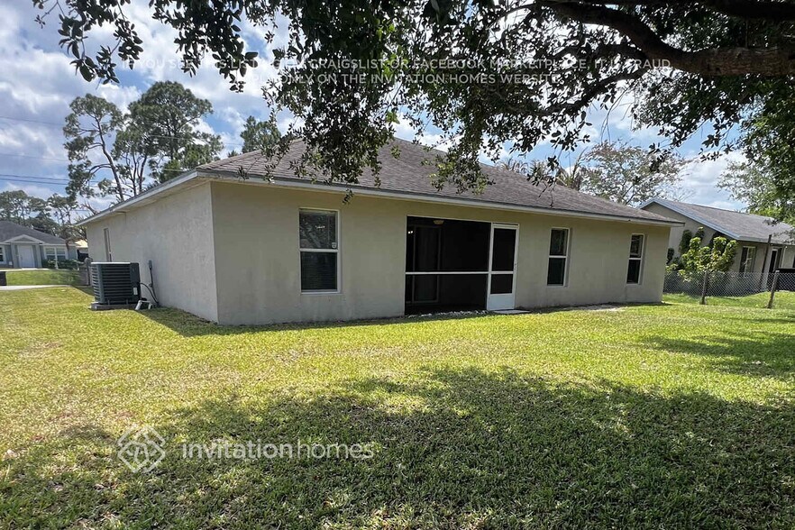 Building Photo - 2321 SW Kent Cir
