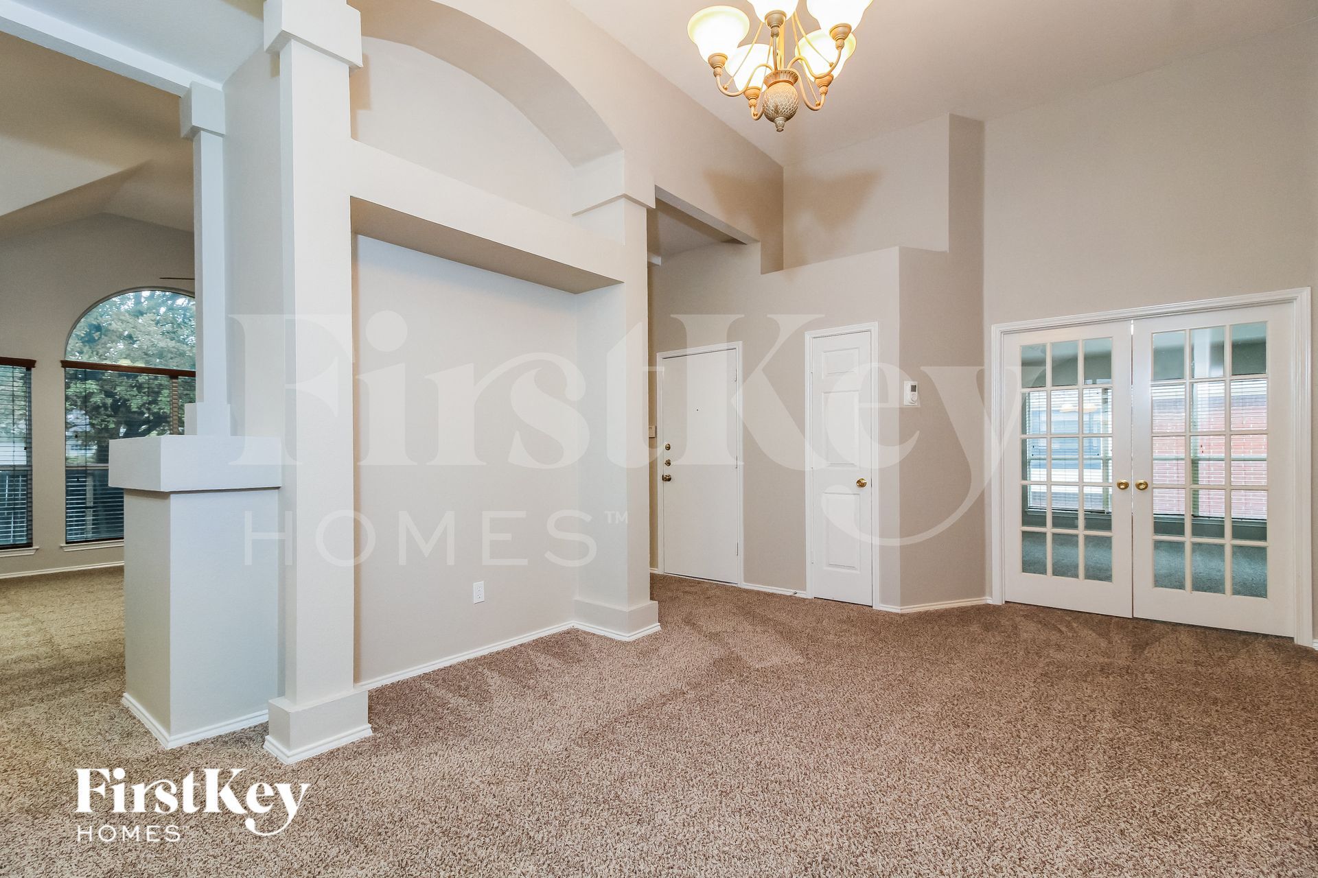 Building Photo - 1233 Logan Dr