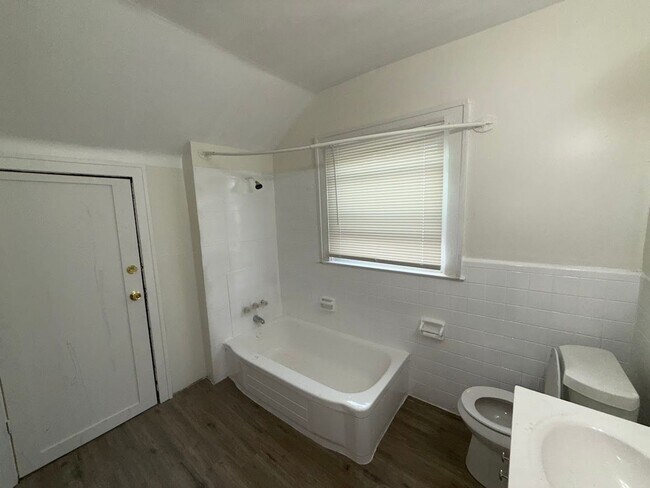 Building Photo - Open House Schedule Mon 9.1.25 @ 12:00pm, ...