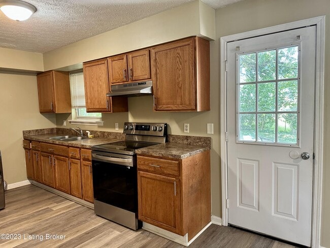 Building Photo - 8908 Blue Bell Dr