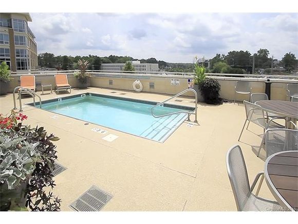 Building Photo - 1133 Metropolitan Ave