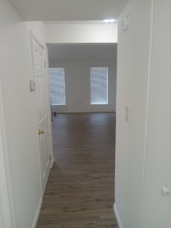 Building Photo - 1001 White Oak Rd