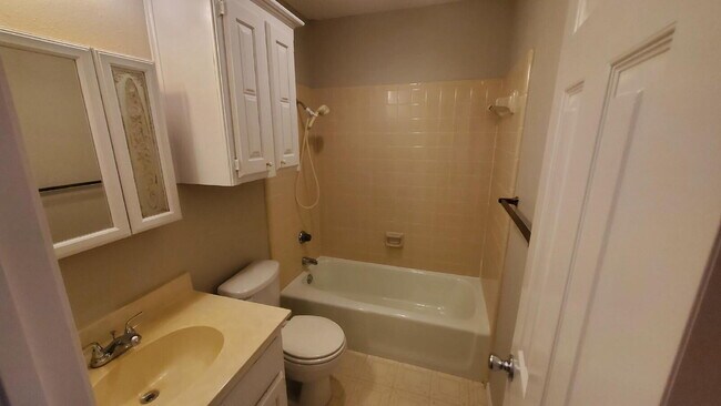 Building Photo - Spacious Townhome Southwest Lubbock