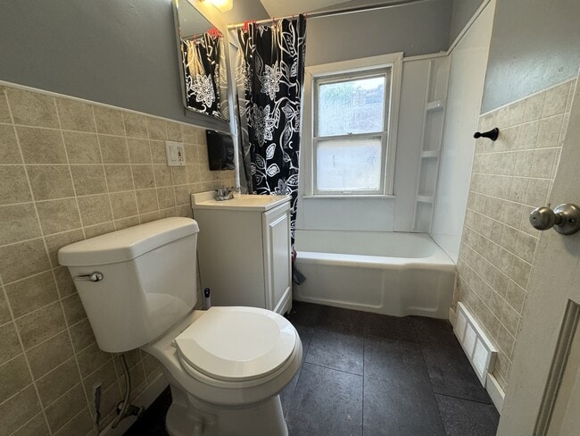 Building Photo - 813 3rd Ave