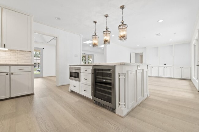 Building Photo - 6249 Overbrook Ln