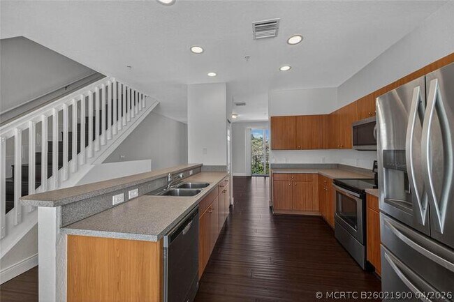 Building Photo - 2725 NE 8th Ave