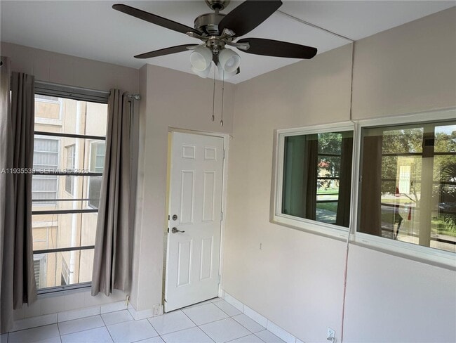 Building Photo - 5061 W Oakland Park Blvd