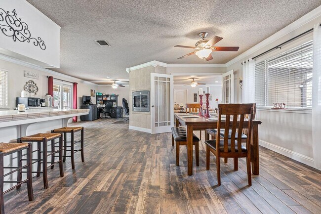 Building Photo - Madera Ranchos Home, 3BR/2BA, Built 1986 -...