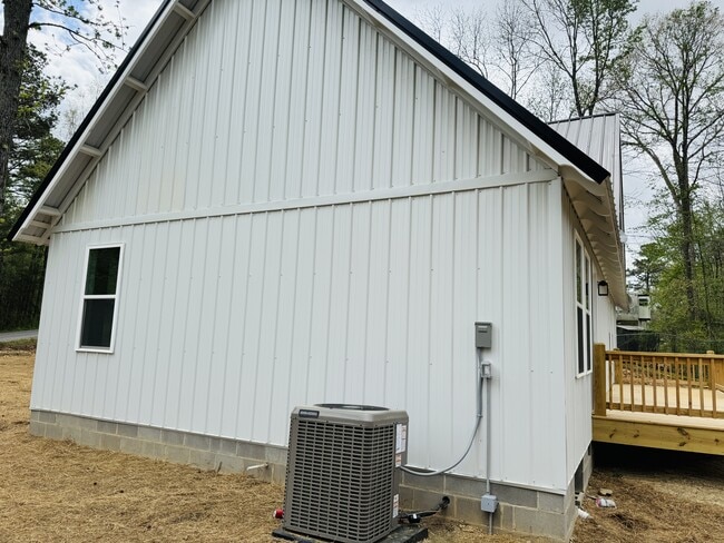 Building Photo - 221 Sheffield Dr