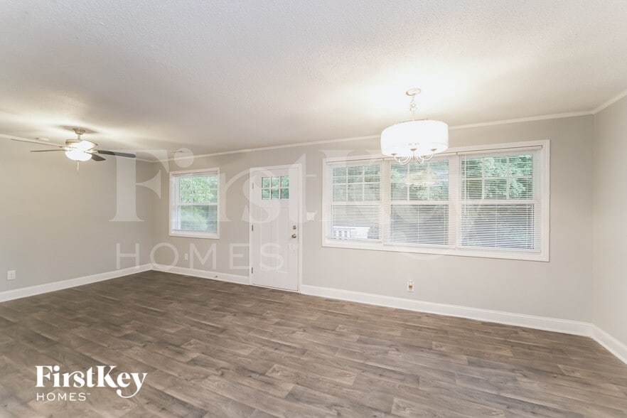 Building Photo - 2521 Skyland Dr