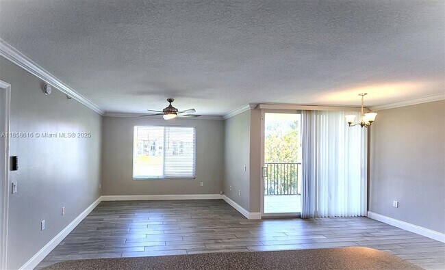 Building Photo - 816 Villa Cir