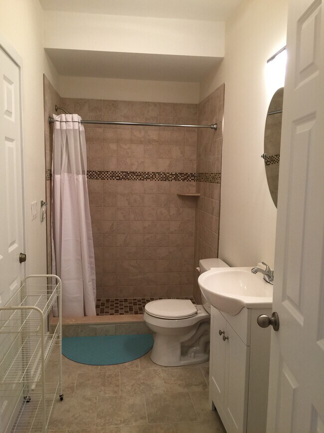 Building Photo - 526 N 36th St