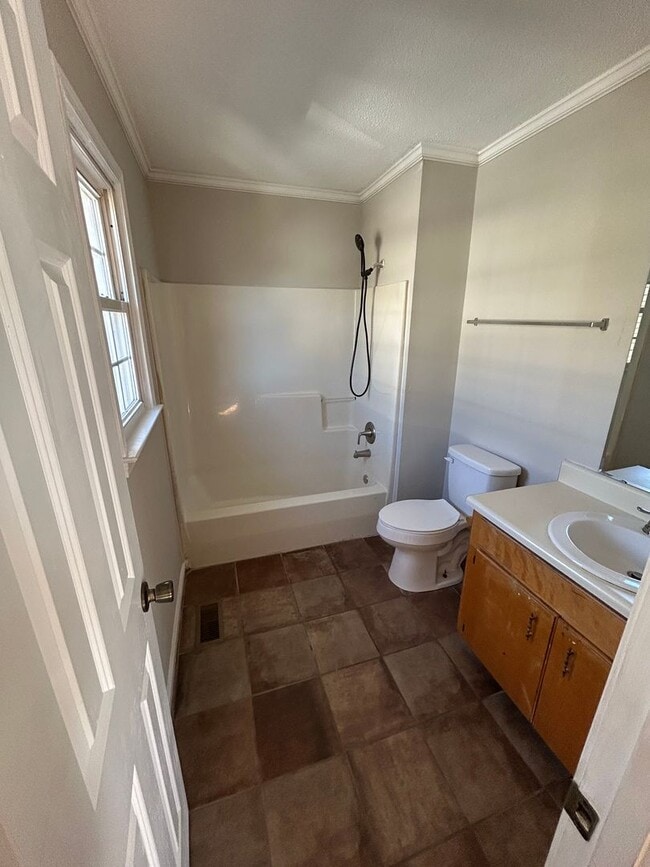 Building Photo - 609 Dunbar St