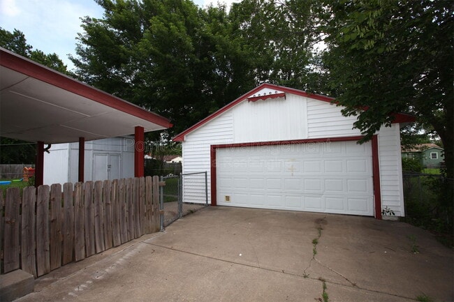 Building Photo - 1615 W Crawford St