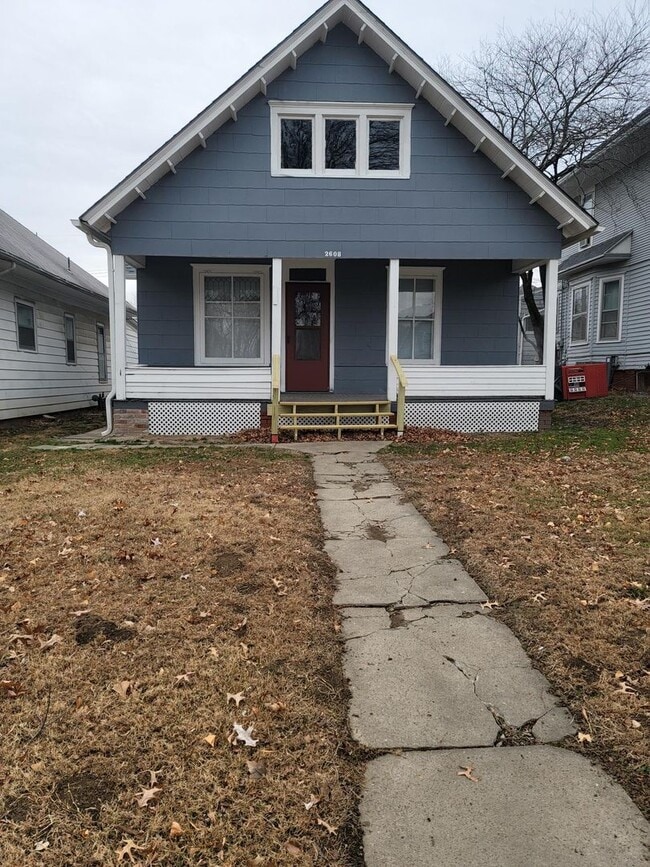 Building Photo - 2 Bedroom, 1 Bath House