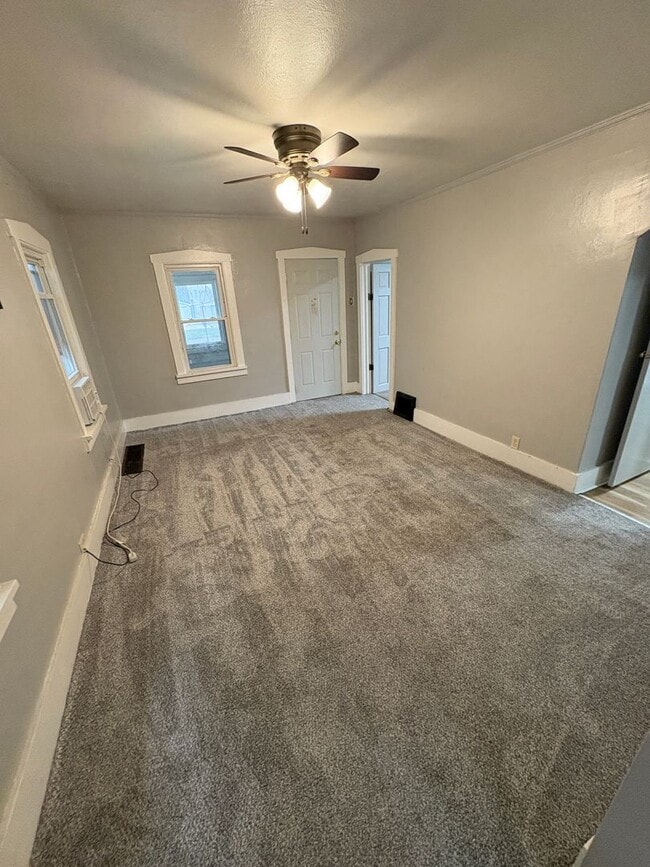 Building Photo - 2-Bed, 1-Bath House for Rent!