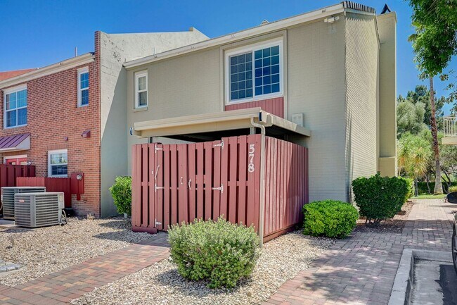 Building Photo - Beautiful 2 Bedroom Townhome in Guard-Gated Community – Prime Location!