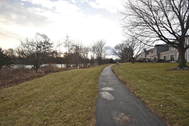 Building Photo - 1625 College Green Dr