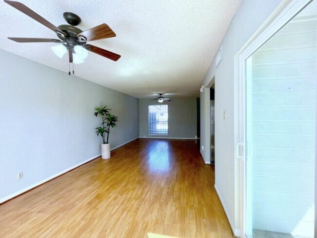 Building Photo - 9242 Westwood Village Dr