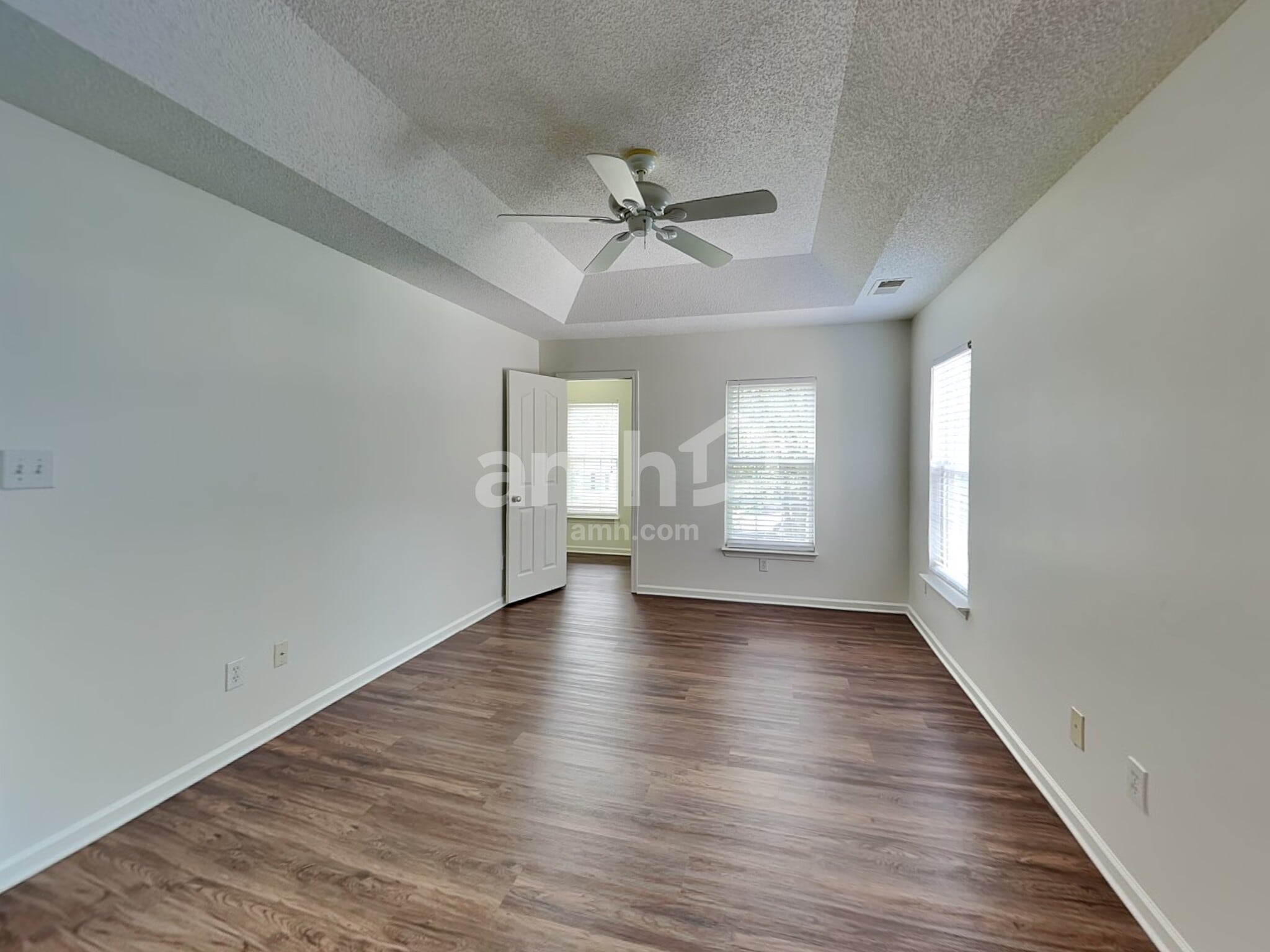Building Photo - 6030 Shining Oak Ln