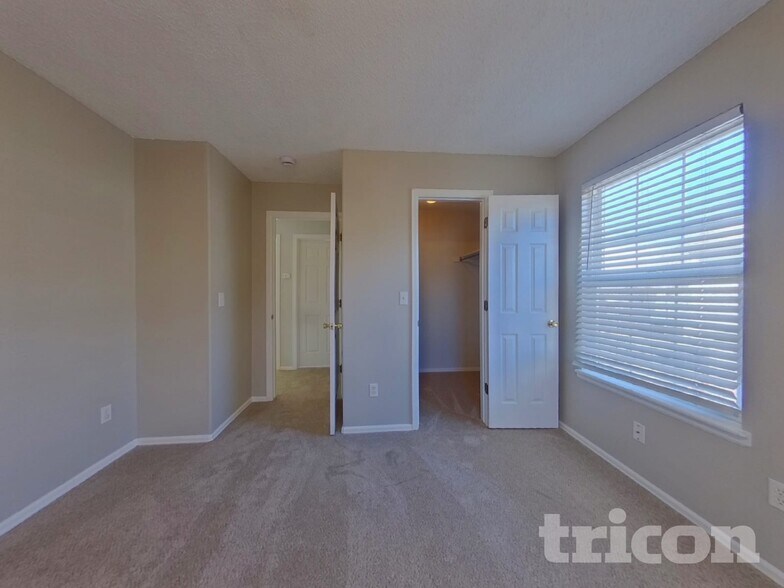 Building Photo - 2179 S Uravan St