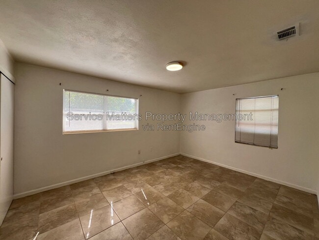 Building Photo - 121 Berkley Dr