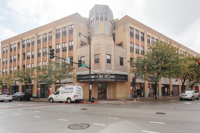 Primary Photo - 1645 W School St