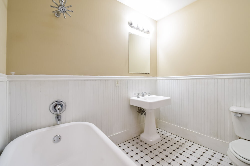 Building Photo - 114 E Broad St