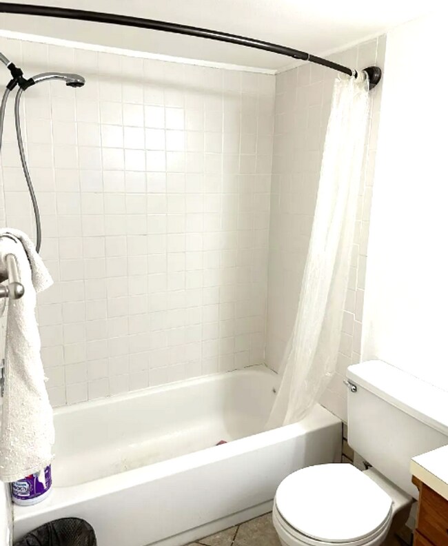 Building Photo - 1/1 condo in the heart of Clearwater - Mov...
