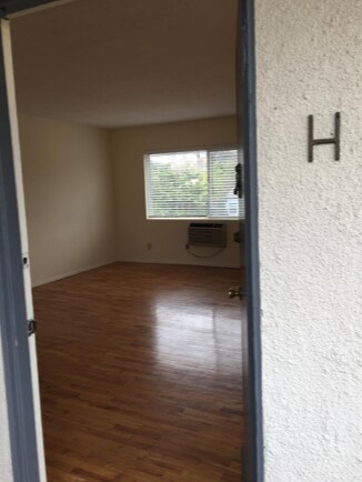 Living Room - 122 S Buena Vista St