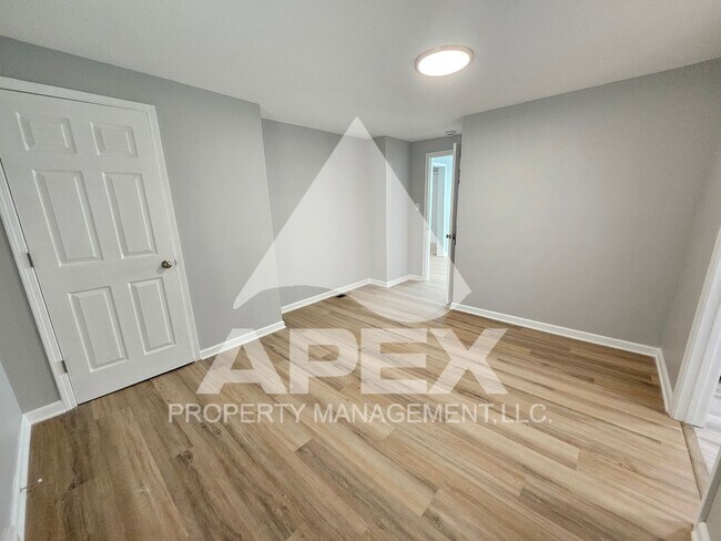 Building Photo - Renovated Craftsman Style 2 Bd 1- Ba Single Family Home with off street parking mins from Downtown!
