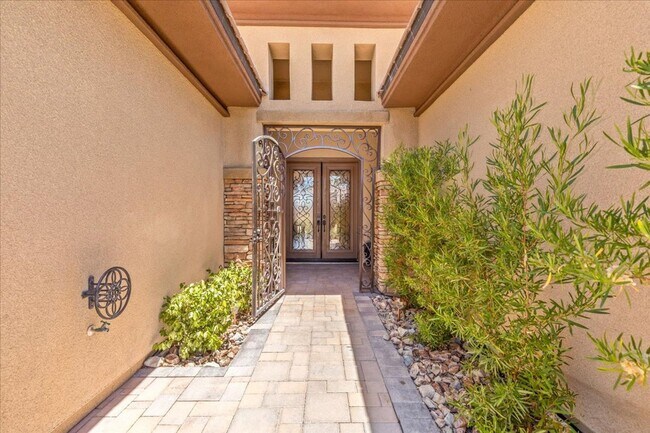 Building Photo - Exquisite Guard-Gated 3bd Luxury Home with Private Pool