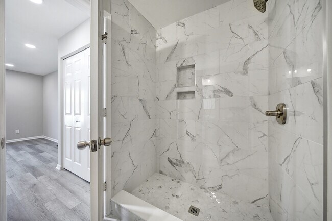 Bathroom 1 - 333 Circle Ave