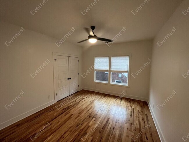 Building Photo - 916 Crescent Hill Rd