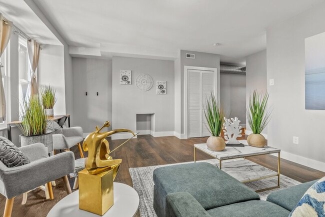 Building Photo - 4821 Walnut St