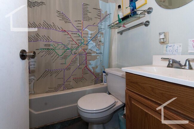 Building Photo - 92 Linden St